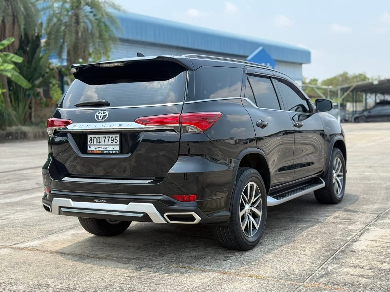 Car image 7